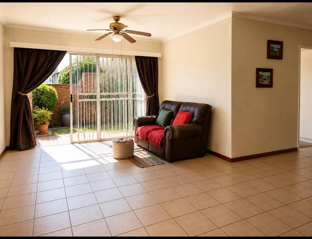 3 BEDROOM TOWNHOUSE FOR SALE IN CLUBVIEW